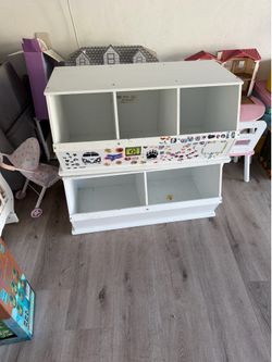 Toy shelf organizer