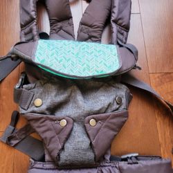 flip advanced 4 in 1 convertible baby carrier like new
