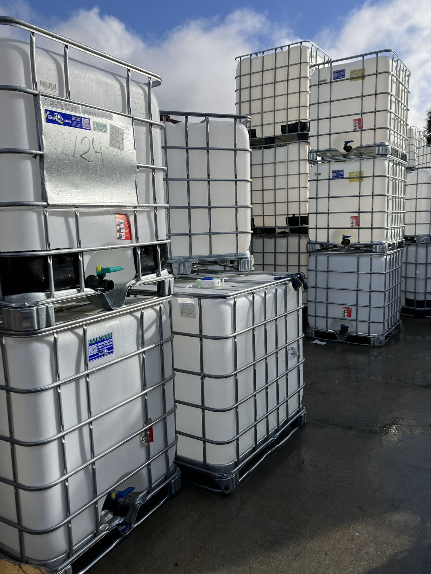 WATER CONTAINER IBC TOTES 275 Gallons 330 Gallons. Metal Caged.