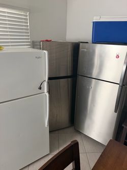 Frigidaire Stainless Steel Top-Freezer Refrigerator