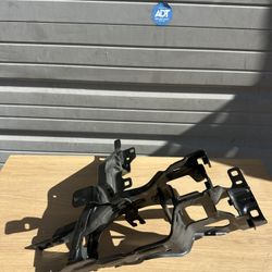 BMW X5 G05 OEM FRONT RIGHT PASSENGER HEADLIGHT BRACKET 2019-2023