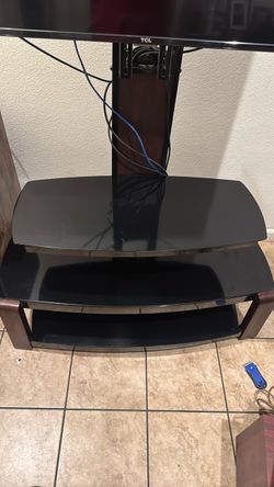 Media stand with 43 inch 4k tv