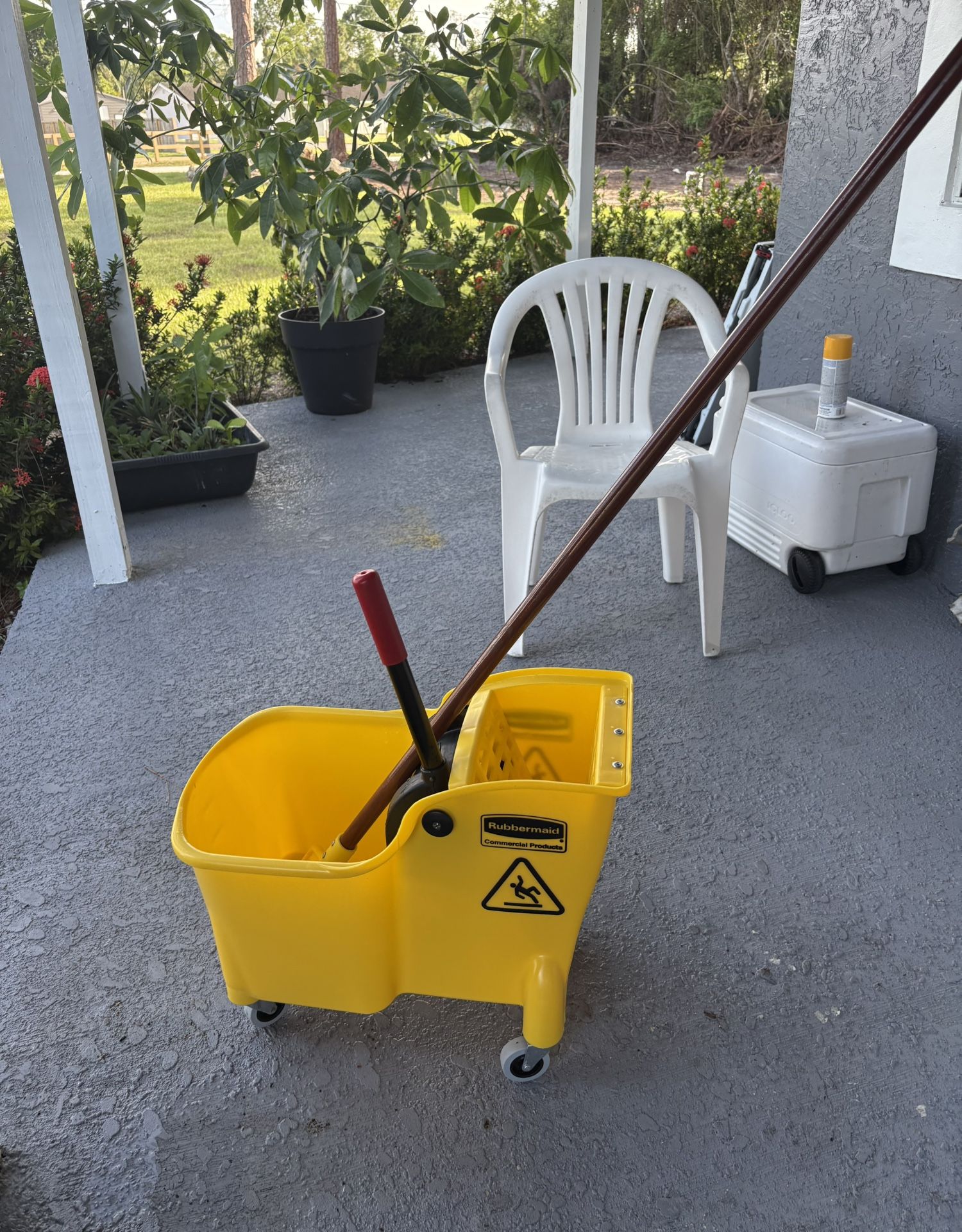 Rubbermaid Cleaning Bin