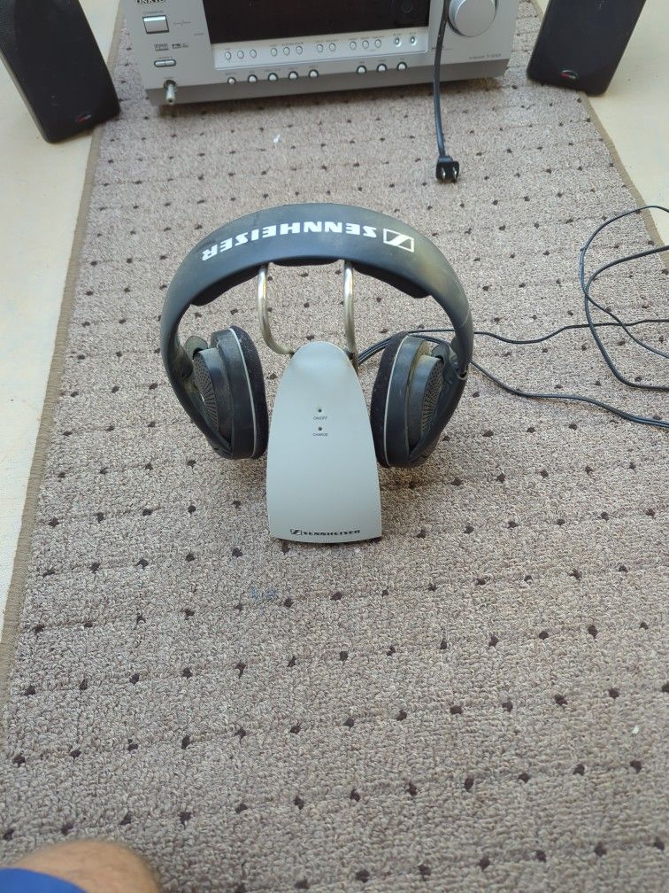 SENNHEISER HEADPHONES