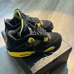 Jordan 4 Thunder