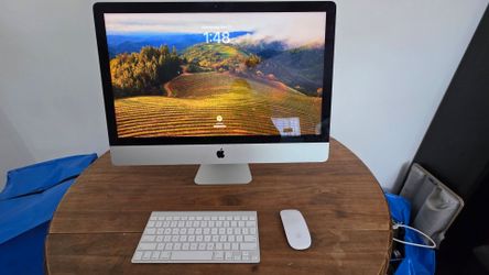 2020 Apple iMac 27" 5K - 3.8GHz i7 / 8GB RAM / 512GB SSD / Radeon Pro 5500 XT - Complete Set and only local pick up $900 OBO