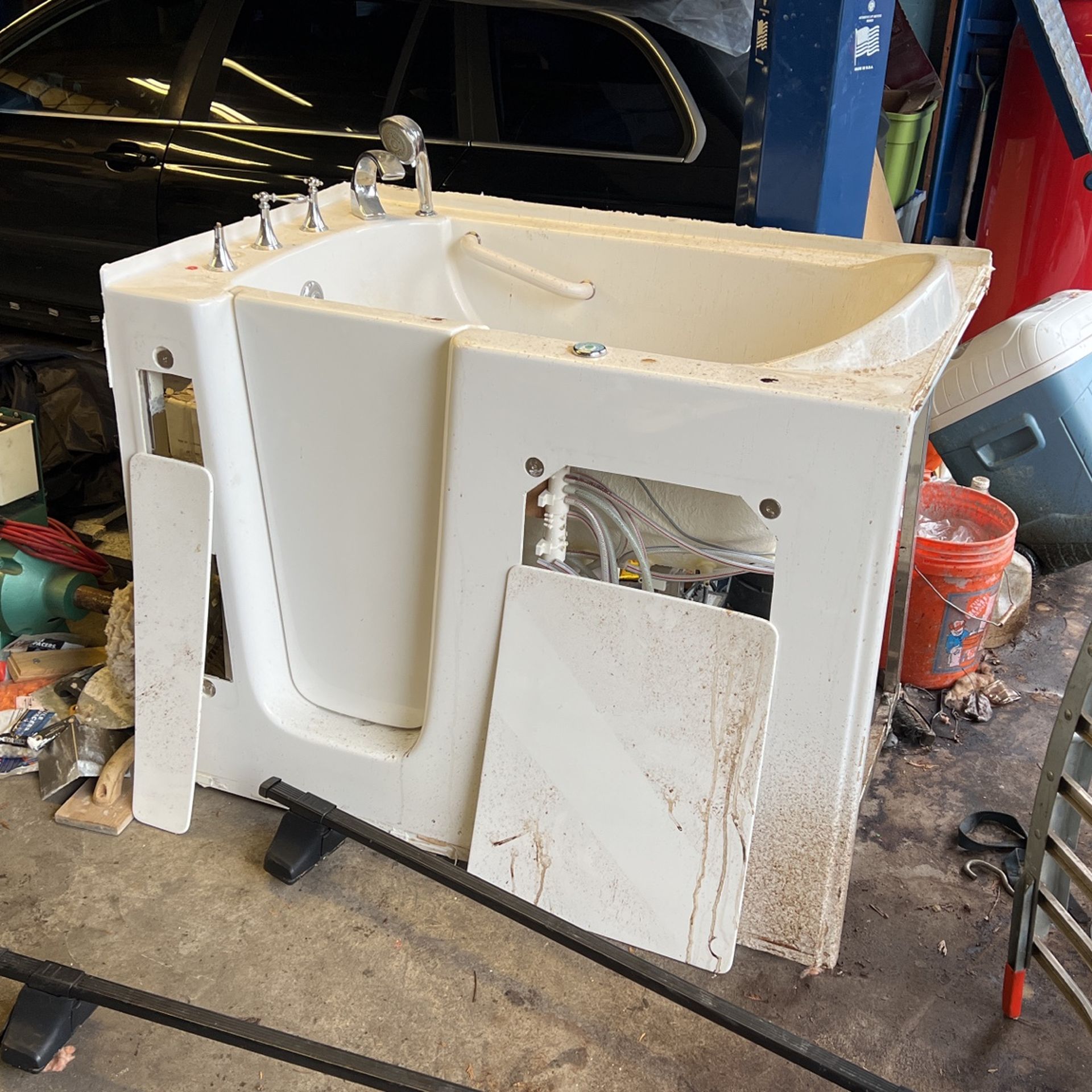 Walk In Bath Tub for Sale in Seattle, WA OfferUp