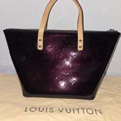 Louis Vuitton
Top handle monogram bag