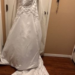 Elegant Wedding Dress With Long Train 
