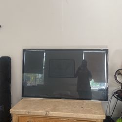 Tv 50”  (no Smart Tv ). 