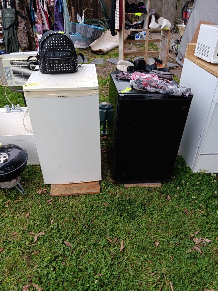 Small frigerators. 2 small fridge raiders.