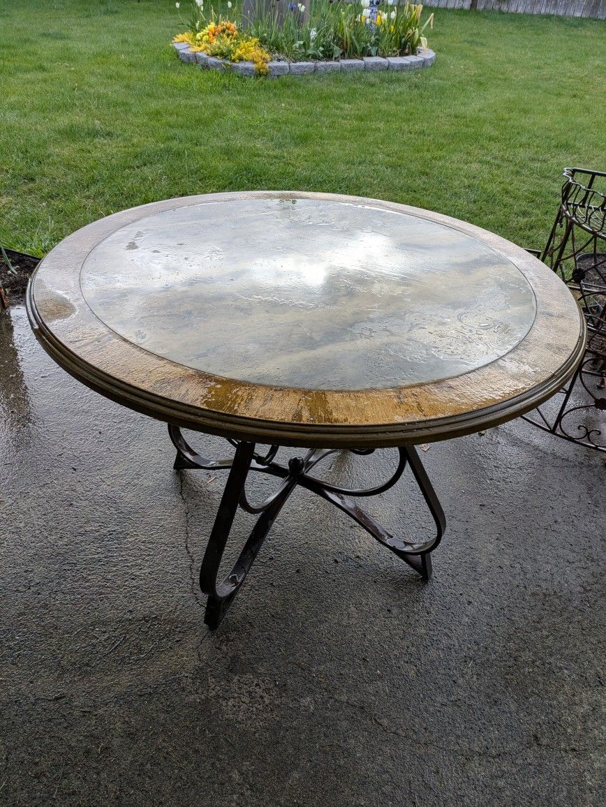 Free round table