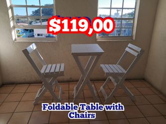 Mesa con 2 sillas plegables