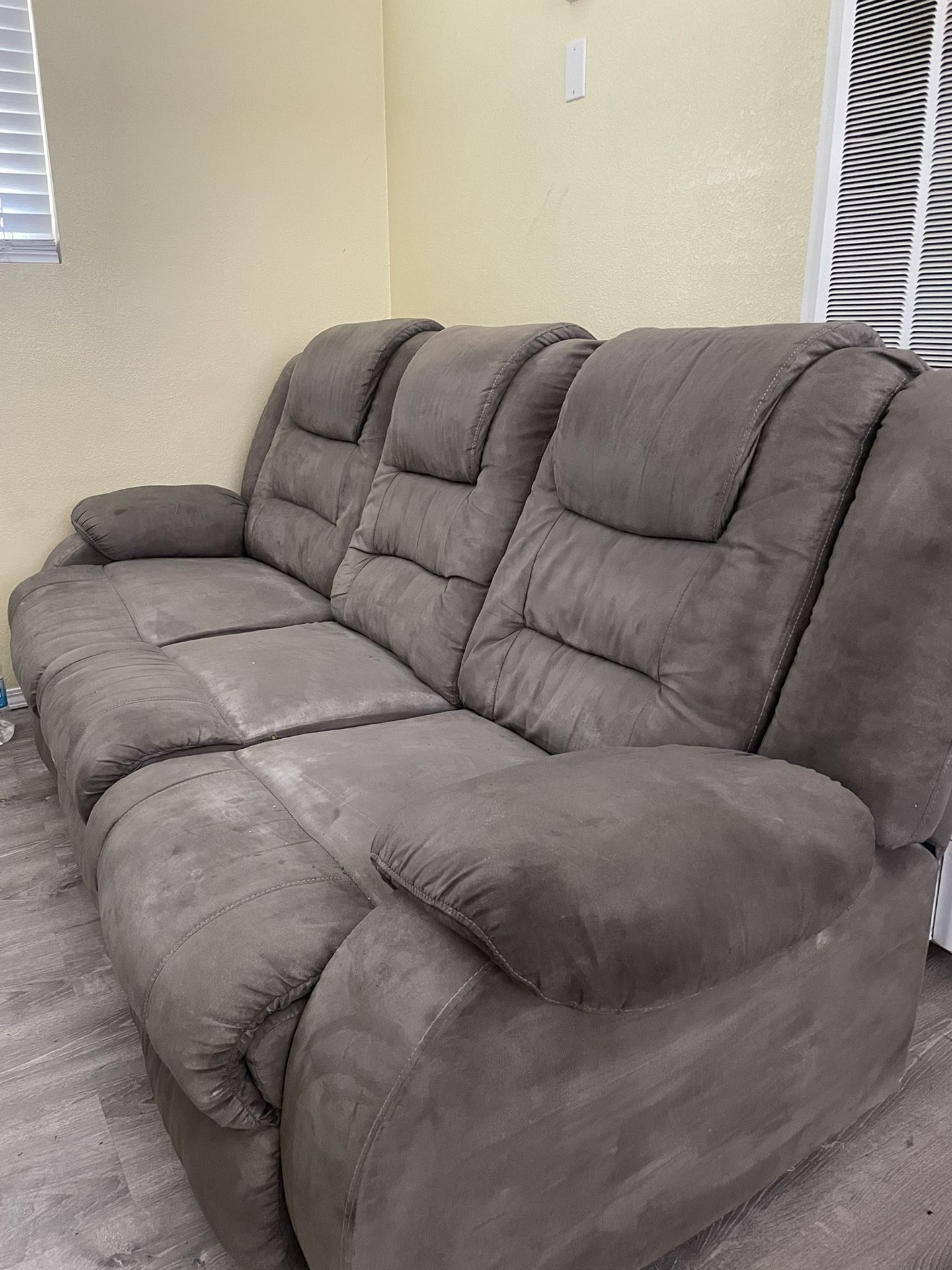 3 Seat Recliner Couch