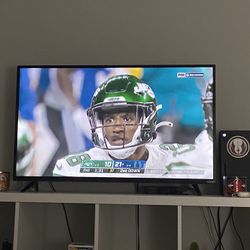 38inch  Flatscreen By Vizio