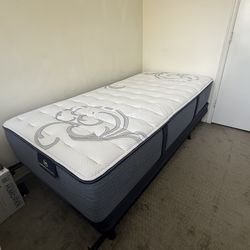 Mattress with base (twin)
