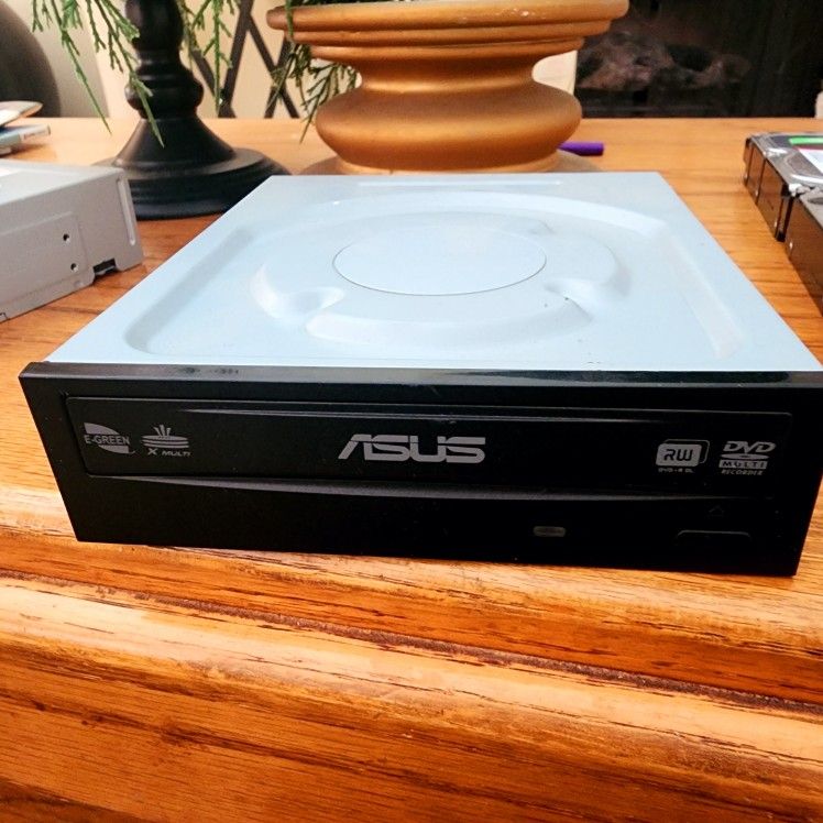 Asus DVD RW DvdvR+DL Sata Drive