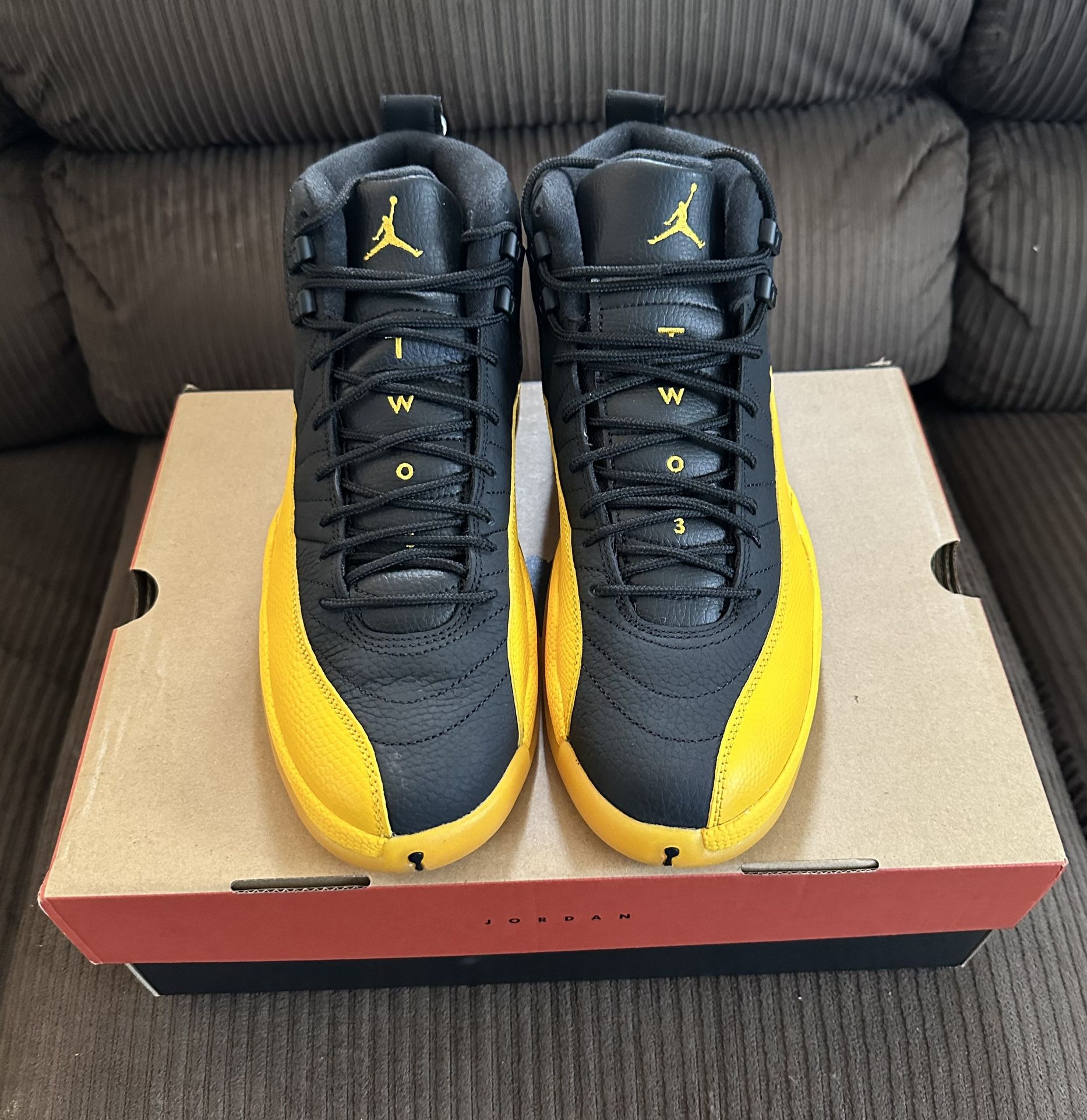 University gold jordan 12 ( Size 11 )
