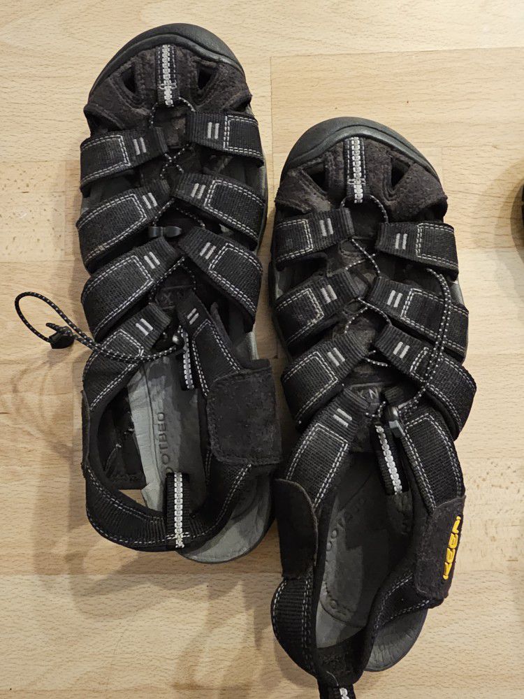 Waterproof KEEN  sandals.  Men's (Sold)  Kids Size 12 ($20)