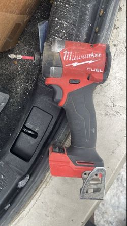 MILWAUKEE BUNDLE N SAVE- USED BUT WORK LIKE NEW – Impact, Circular Saw, Sawzall/Hackzall + 3 Batteries (Working Set)