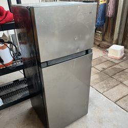 Vissani Mini Fridge 