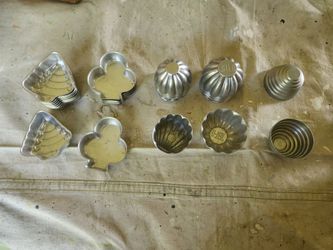 Lot of vintage gelatin molds.