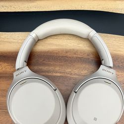 Sony Noise Canceling Headphones WH-1000XM3