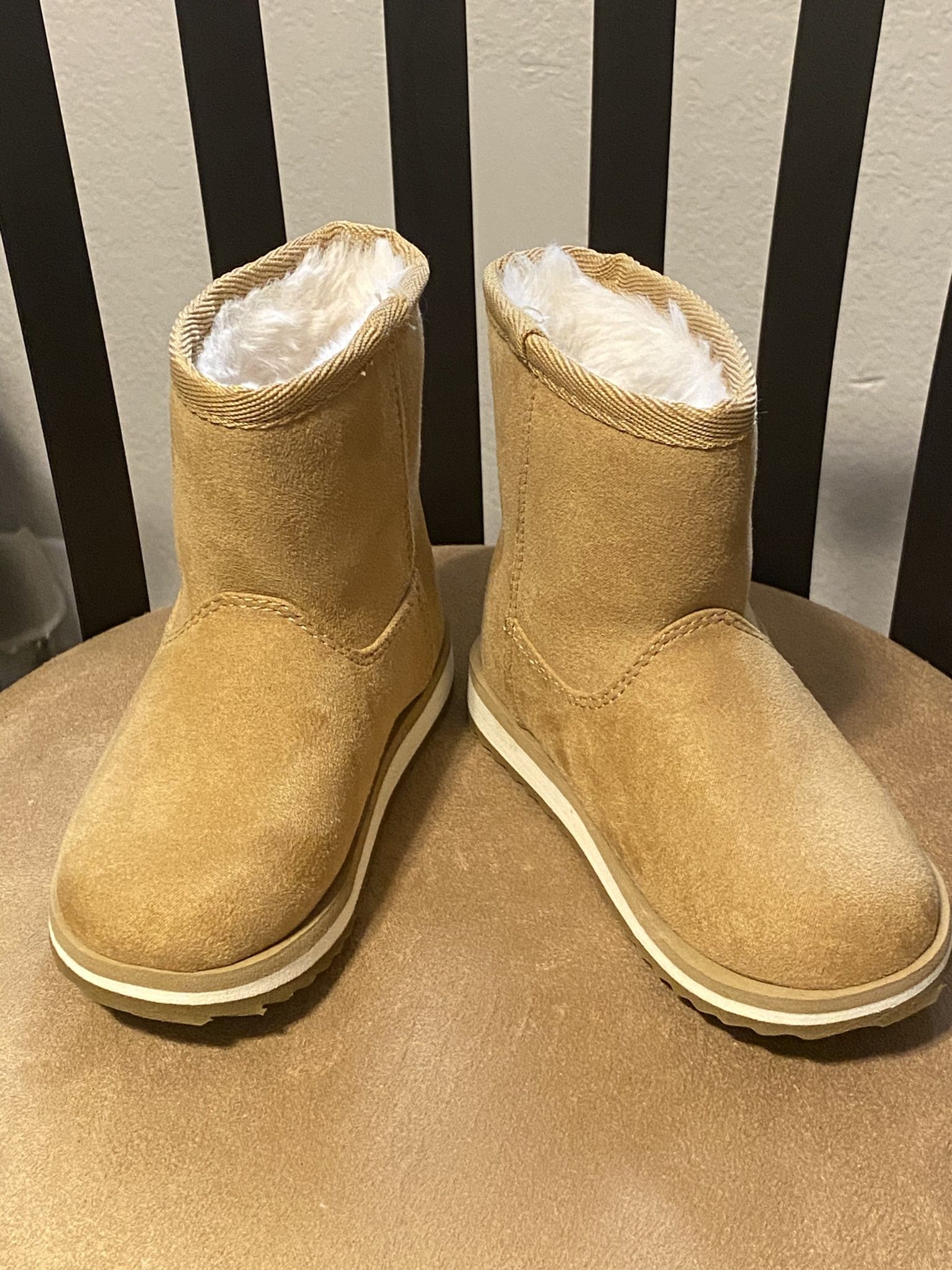 Toddler Tan Faux Suede Fur-Lined Winter Boots – Size 7 (USA)