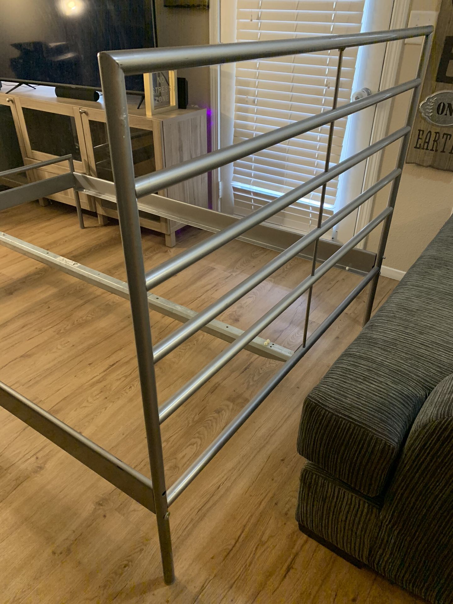 Queen size aluminum bed frame