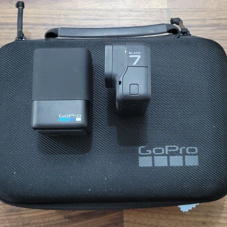 Gopro Hero 7 Black W/ Battery/Charger