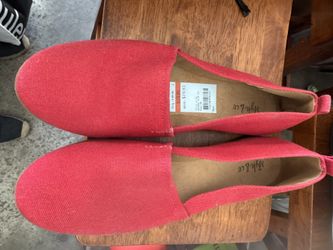 Style & Co red slip on flats. Can’t ever go wrong with red shoes! Sz10