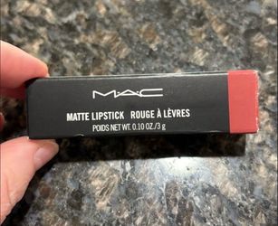 NEW MAC MATTE LIPSTICK IN NATURAL BORN LEADER FULL SIZE $10!!