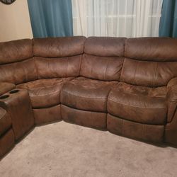 Sectional Recliner With Usb 