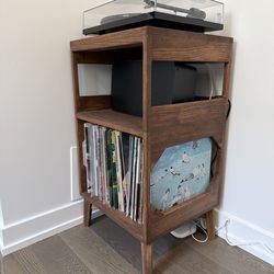Turntable & Record Station