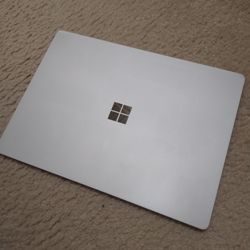 MICROSOFT SURFACE LAPTOP INTEL Core  i5 4gb 128 SSD Windows 11 ,& Charger  Working Super
