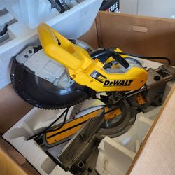 DEWALT
15 Amp Corded 12 in. Double Bevel Sliding Compound Miter Saw with XPS technology, Blade Wrench and Material Clamp