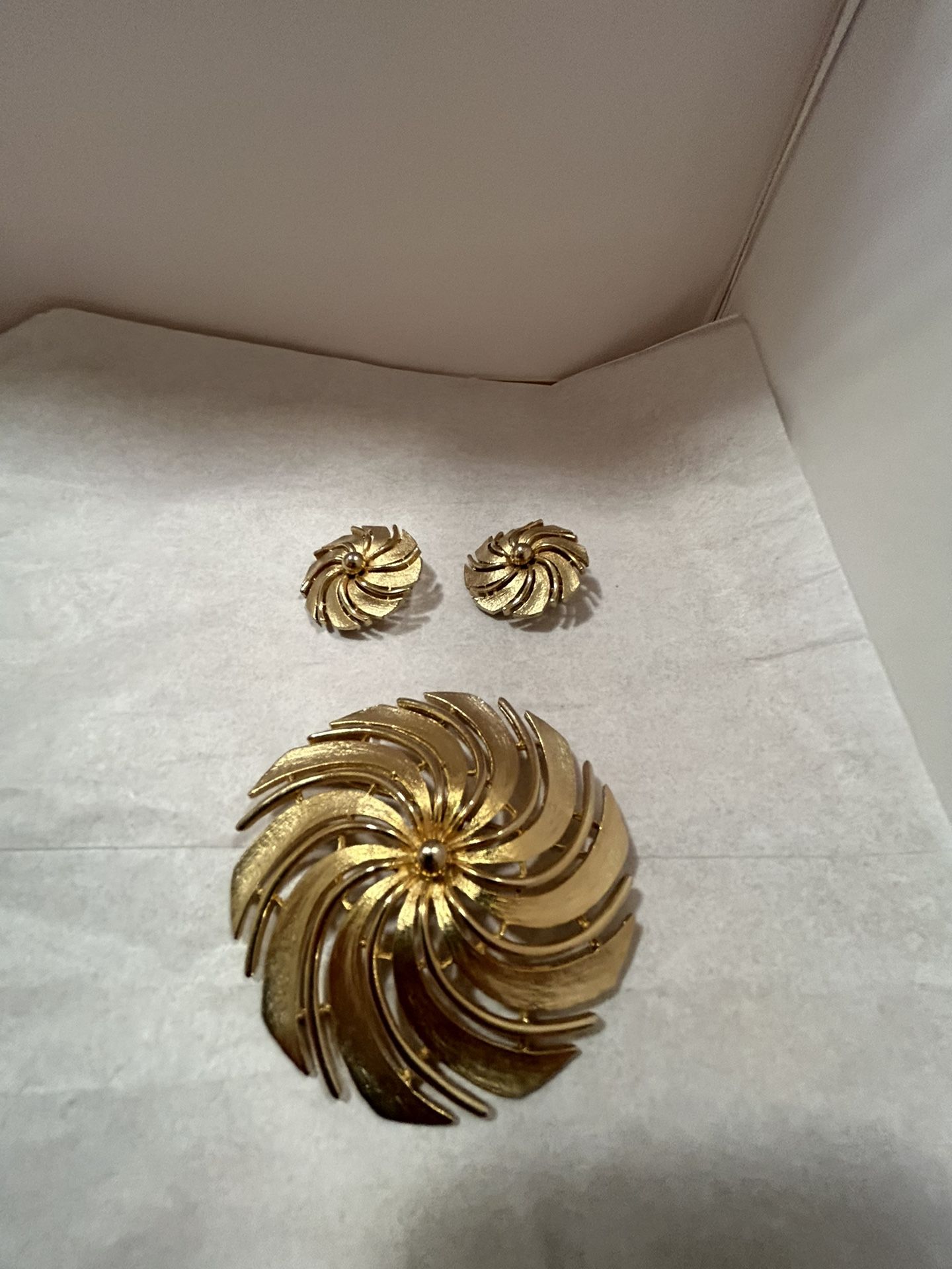 Sarah Coventry Gold Tone Earrings And Brooch
