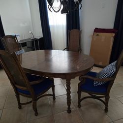 Table And Chairs  With Hutch 