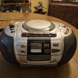 Emerson a m f m radio Model PD 6513
