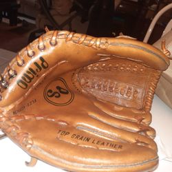 Vtg. Primo Sporting Goods  Baseball Glove Model 37121. RH.