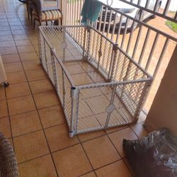 Dog/ Baby Play Pen.