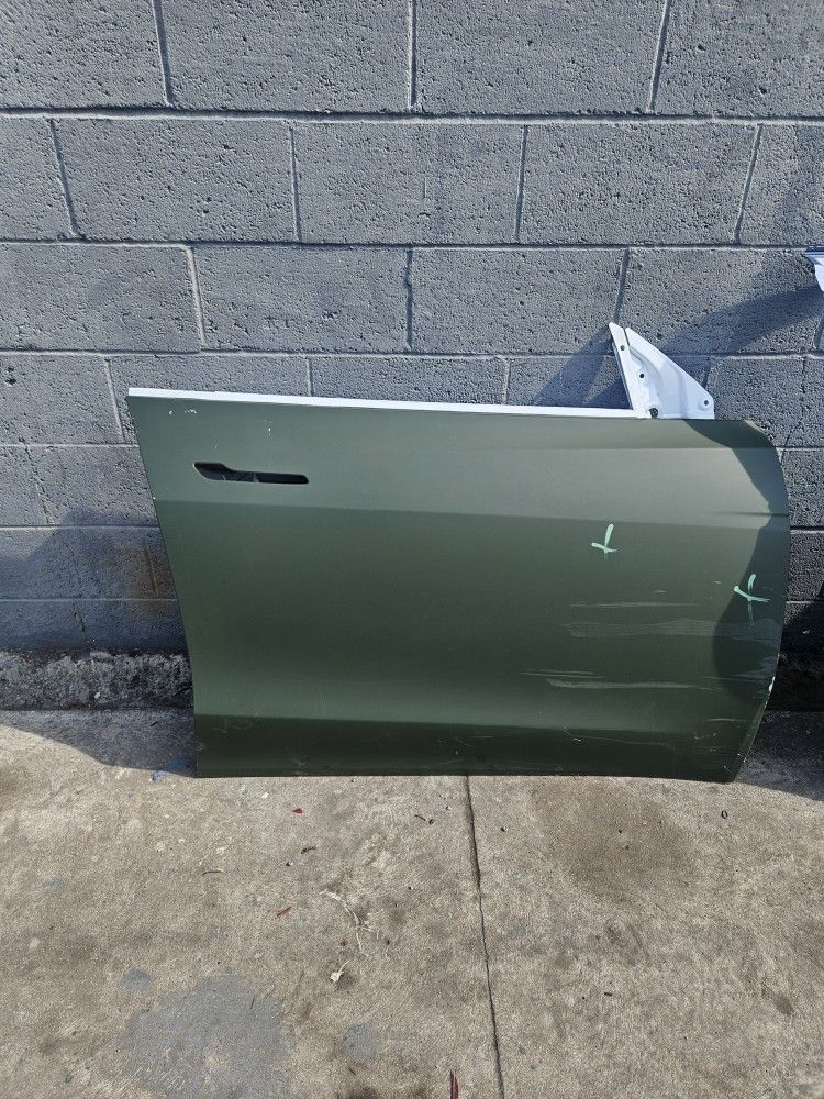 Tesla Model Y Right Front Door Oem