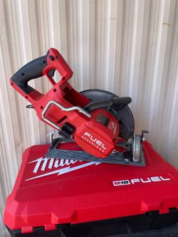 Milwaukee M18 FUEL 18V Lithium-Ion Cordless 7-1/4 in. Rear Handle Circular Saw (Tool-Only)