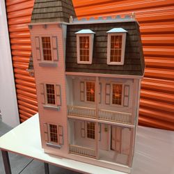 Vintage doll House 