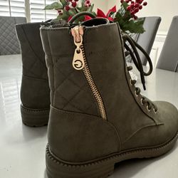 Super Cute Boots/ New!