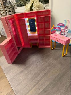 Mini brand closet