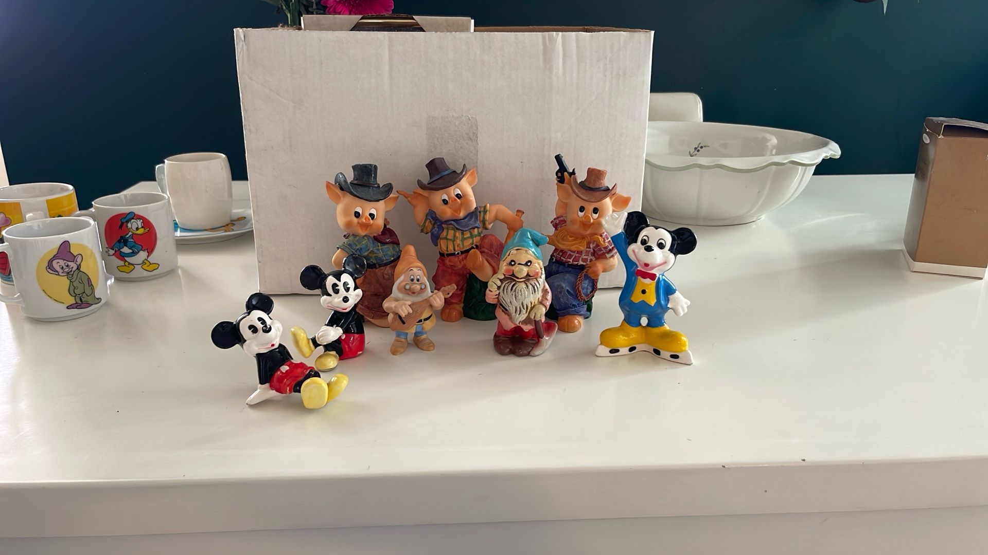 Vintage Disney Figurines 3 Little Pigs, Micke Mouse & Dwarfs 