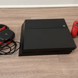 PS4 Console Bundle w/ Controller, Headset & Charging Dock