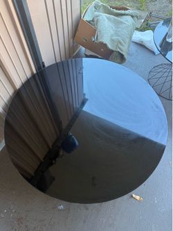 Glass round table