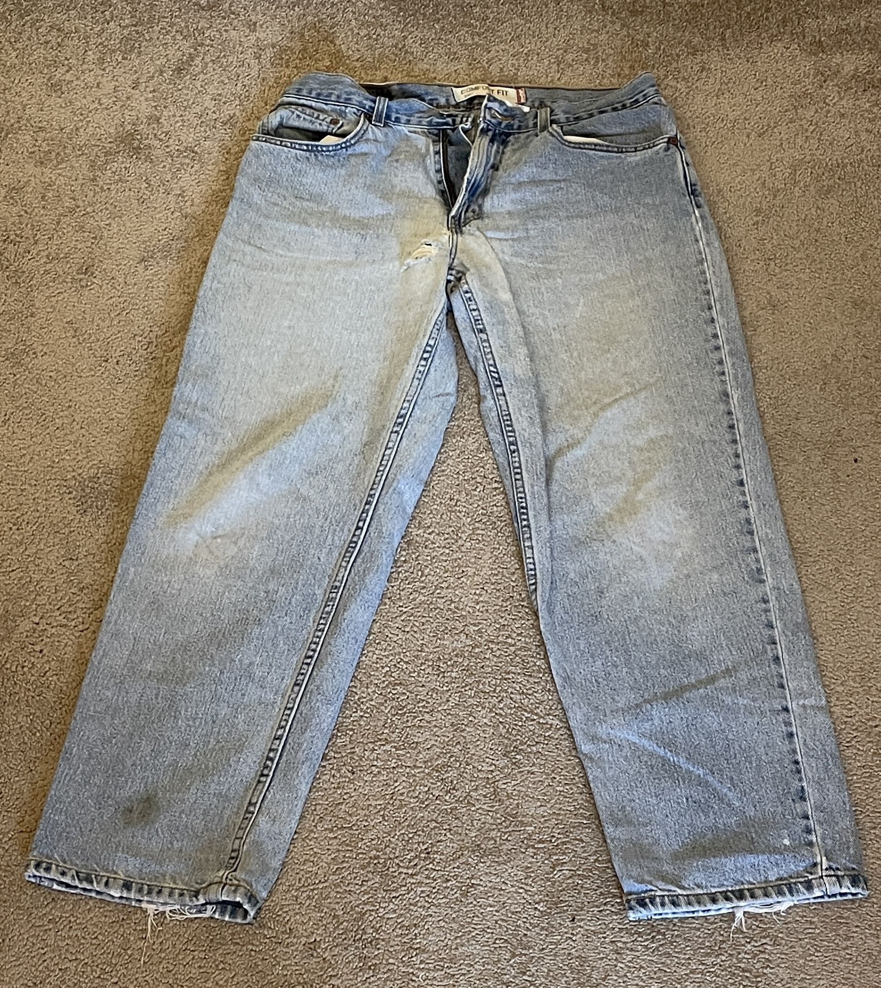 Levi's Comfort Fit 560 Light Wash Blue Non-Stretch Denim Jeans Men's Size  33 x 32 for Sale in Swansea, MA - OfferUp